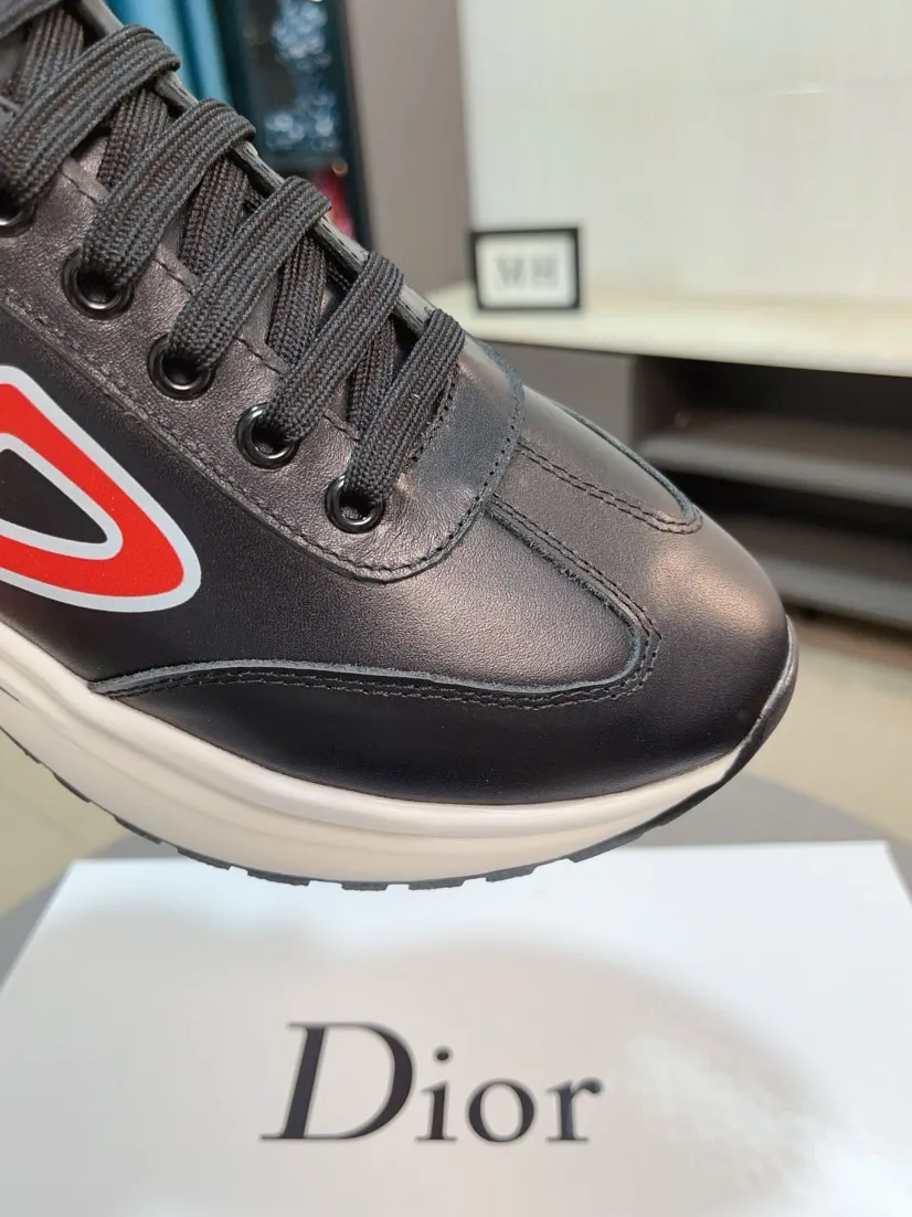 Ex-factory price 400🌹🌹【Dior】Best-selling model, world premiere on official website🔝High-end brand of men's shoes, latest series on official website: The upper is made of imported cowhide with specially designed fabrics➕Mesh breathable lining. Make walking more convenient and comfortable! Compared with the official quality, Midea’s 1:1 replica. Create a fashionable personality to set off your uniqueness! A must-have for trendy men! Classic style. Men's sizes: 38-44.